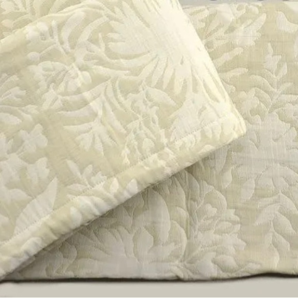 Sky jardin silhouette king set comforter cover and 2 king pillowshams beige/milk